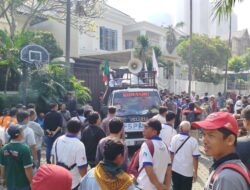 Bangun Pagi, Buruh Pakerin Lanjutkan Aksi Tagih Gaji
