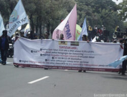 Massa Aksi Aliansi BBM & PERAK Longmarch Menuju Kantor Bupati Bekasi