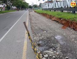 Membahayakan! Jalan Bandara Kulanamu, Pinggirannya Berlubang Sepanjang 1 Km di Depan Citraland Tanjung Morawa