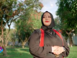 Sejak Kecil Dicita-Citakan! Inikah Lagu yang Akan Bawa Mona Silalahi ke Panggung Nasional? Tonton ‘Holong Na Lilu’ Sekarang