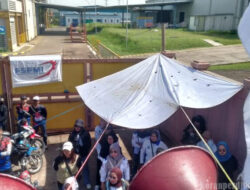 Upah Tak Kunjung Dibayar, Buruh PT Namasindo Plas Dirikan Tenda Juang di Depan Pabrik