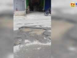 Kadis SDABMBK Janso Sipahutar melalui Camat Tanjung Morawa Respon Cepat Tutup Lubang di Dusun IV Desa Tanjung Morawa.B, 2026 Bakal Diaspal Berkala