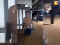 Air Sungai Meluap Ke Pemukiman Rumah Warga Hingga Ke Badan Jalan di Desa Patiluban Hilir Natal