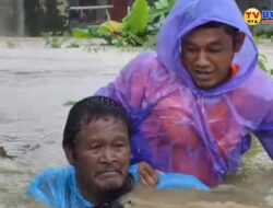 Dusun 3B Desa Limau Manis Tenggelam Akibat Air Sungai Blumai Meluap di Tanjung Morawa, Tim Tvnyaburuh Evakuasi Warga