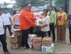 Posko Orange Partai Buruh & FSPMI – KSPI Sumut Beri Bantuan Bahan Makanan Ke Korban Banjir Langkat dan Deli Serdang