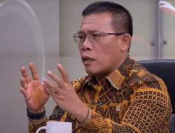 Bupati Tapteng Tegaskan Gelondongan Kayu di Banjir Sumatera Berasal dari Pembalakan Liar
