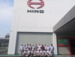 Mahasiswa Australia Sambangi Serikat Pekerja FSPMI PT Hino Bahas Isu Impor dan Dampak Industri