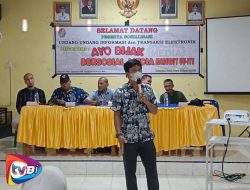 Jurnalis Sampaikan Pemahaman UU ITE, Baik Buruk Bermedia Sosial dan Konten Kreator ke Warga di Aula Kantor Desa Bangun Sari Baru