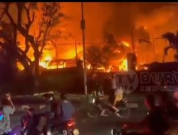 Pabrik Pengolahan Selop di Brayan Terbakar, Puluhan Warga Berupaya Membuka Gerbang Pabrik