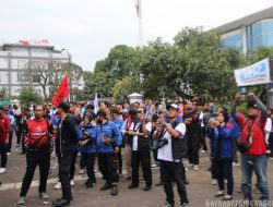 Buruh Jabar Masih Bertahan, Sekdisnakertrans Konsultasi dengan Kadisnakertrans dan Gubernur soal Revisi UMSK