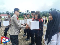 Kapolres Palas AKBP Dodik Yulianto S.SIK Menyerahkan Bingkisan Lebaran Kepada Personel dan Perwakilan Awak Media