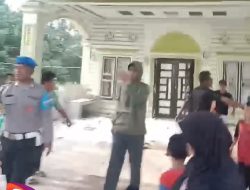 Ribuan Massa Geruduk Rumah Bandar Narkoba di Panipahan Rokan Hilir, Sepeda Motor Jadi Sasaran Amukan Warga