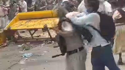 Ricuh! Ribuan Demonstran di New Delhi, Polisi Mundur Kewalahan Hadapi Massa