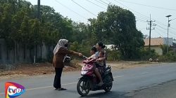 Mengurangi Resiko Dampak Abu Pulkanik DPD TOPAN RI Way Kanan Bagikan Masker Kepada Pengguna Jalan 