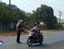 Mengurangi Resiko Dampak Abu Pulkanik DPD TOPAN RI Way Kanan Bagikan Masker Kepada Pengguna Jalan 