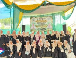 Sosok Cantik dan Baik Hati Hj Susmini Menghadiri Kegiatan Selapan Kampung Sidoarjo