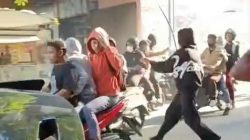 Tawuran Geng Motor Bersenjata Tajam di Medan Petisah, Diduga Seorang Pengguna Jalan Menjadi Korban Terkena Bacok