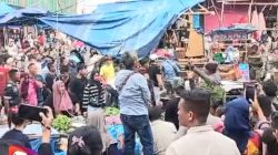 Ricuh! Penertiban Pedagang Kaki Lima di Pasar Raya Padang, 7 Orang Satpol PP Luka-Luka