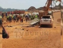 Diduga Pekerja Asing Gunakan Ekskavator Hancurkan Dua Mobil Pendemo di Morowali Konawe Utara